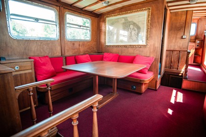 Aluguel Iate a motor Navetta Classic Trowler Veneza