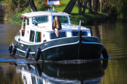 Charter Houseboat Motortjalk Bies Anna Saint-Nicolas des Eaux