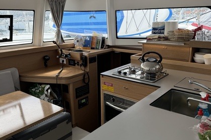 Rental Catamaran Excess Excess 11 - 4 + 1 + 1 cab. Trogir