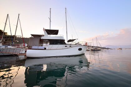 Hire Gulet Custom built gulet with a capacity of 4 people Traditional gulet Fethiye