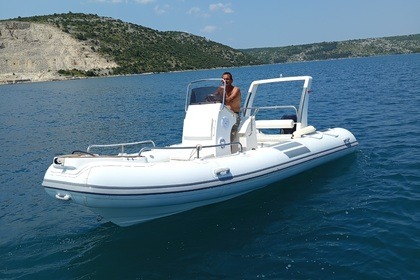 Hire Motorboat Capeli 560 Rakalj