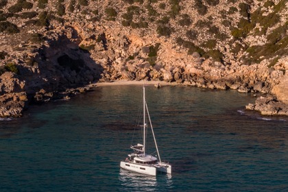 Hire Catamaran Lagoon Lagoon 40 Palma de Mallorca