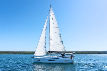 Hire Sailboat Bénéteau Oceanis 40.1 - 3 cab. Skradin