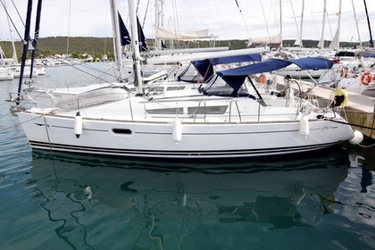 Hire Sailboat Jeanneau Sun Odyssey 36i 3 cabines Guadeloupe