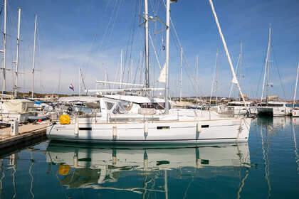 Rental Sailboat Bénéteau Oceanis 45 - 4 cab. Pomer