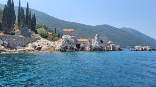 Blace, Croatia Motorboat Sessa Marine Key Largo 19 alt tag text