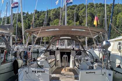 Hire Sailboat Jeanneau Sun Odyssey 389 Kontokali