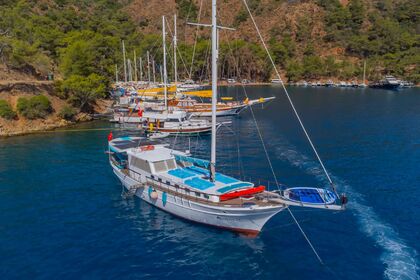 Verhuur Gulet Custom built gulet with a capacity of 6 people Traditional gulet Göcek