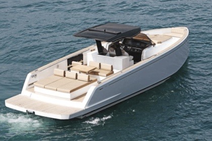 Hire Motorboat Cantiere del Pardo Pardo 43 Saint-Tropez
