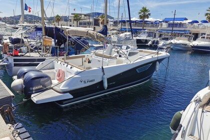 Location Bateau à moteur Jeanneau Cap Camarat Cavalaire-sur-Mer