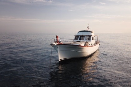 Charter Motorboat Menorquin Fly 180 Mahón