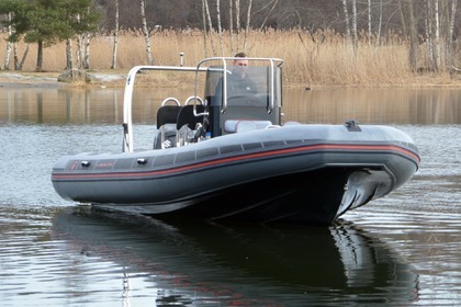 Hyra båt RIB-båt CAPELLI 750 Extreme Göteborg