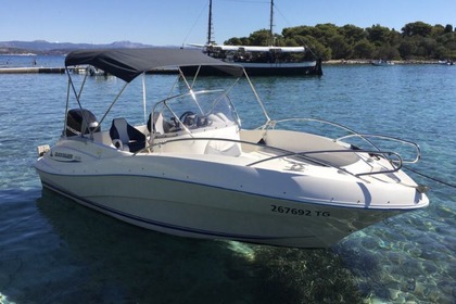 Rental Motorboat QUICKSILVER 635 Commander Trogir