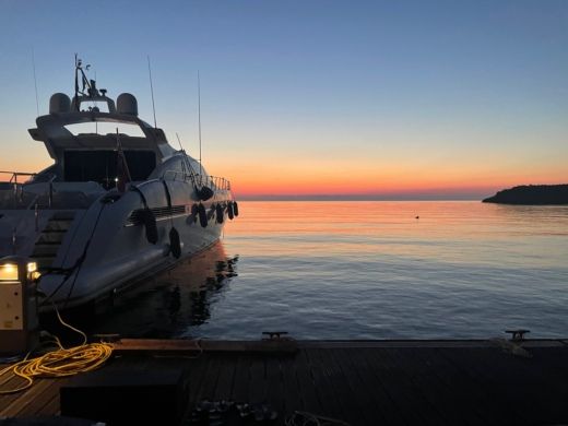 Islas Eolias Motorboat Innovazioni e Progetti Mira 37 alt tag text