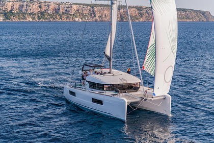 Charter Catamaran Lagoon-Bénéteau Lagoon 40 - 4 + 2 cab Alimos