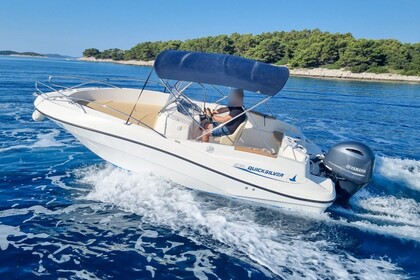 Hire Motorboat Quicksyliver 635 open Marseille