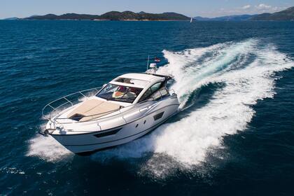 Charter Motorboat Beneteau Gran Turismo 40 Hvar