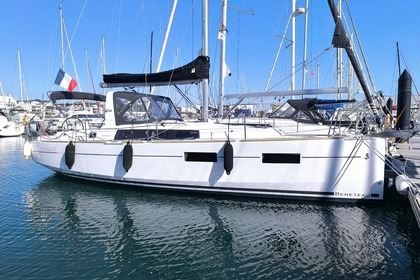 Charter Sailboat BENETEAU OCEANIS 35 Les Sables-d'Olonne