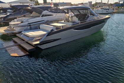 Noleggio Barca a motore FOCUS MOTOR YACHTS FORZA 37 Saint-Tropez