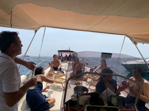 Amalfi Motorboat Apreamare Smeraldo 8 carburante e skipper incluso alt tag text