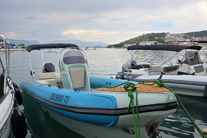 Charter Motorboat Bura Bura 8.0 Trogir