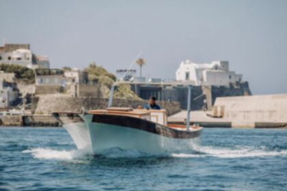 Rental Motorboat Lancia 10 metri Forio