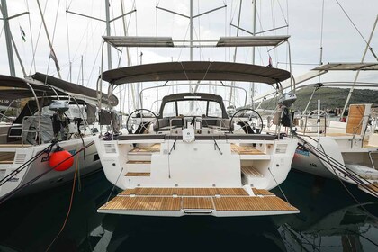 Miete Segelboot Dufour Yachts Dufour 530 - 5 + 1 cab. Trogir