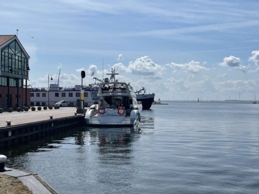 Lelystad Motorboat Ladenstein 2100 alt tag text