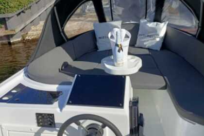 Rental Motorboat Luxe Sloep Tholen