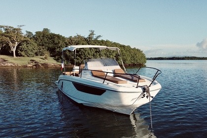 Location Bateau à moteur Beneteau flyer 8 sundeck Les Trois-Îlets