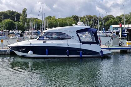 Charter Motorboat Beneteau Antares 30s Geneva