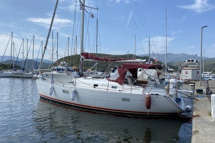 Charter Sailboat Beneteau Oceanis Clipper 361 Saint-Mandrier-sur-Mer