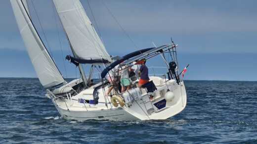 Les Sables-d'Olonne Sailboat Beneteau Oceanis 343 alt tag text