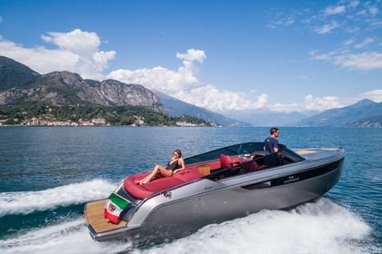 Charter Motorboat Cranchi E26 Lake Como