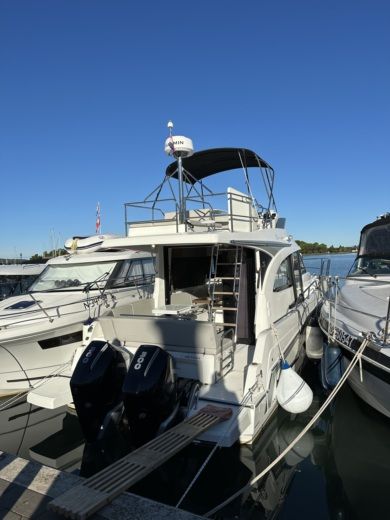 Medolino Motorboat Beneteau Antares 11 Fly alt tag text