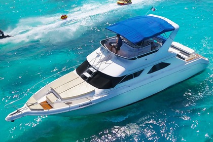 Hire Motorboat Sea Ray Express Bridge Cancún