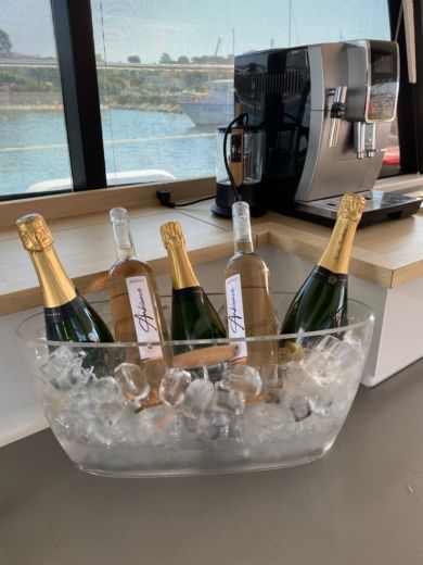 Cannes Catamaran Fountaine Pajot My 37 alt tag text