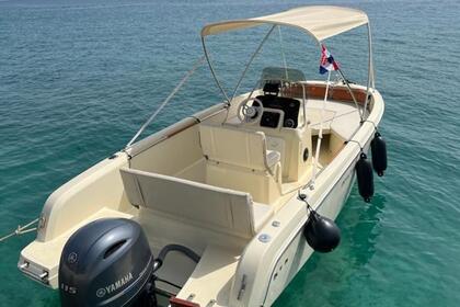 Hire Motorboat Invictus 190FX Biograd na Moru