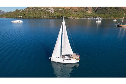 Hire Sailboat Dufour Dufour 390 Marmaris