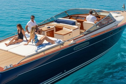 Hire Motor yacht Riva Montecarlo 40 Naxos