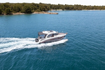 Hire Motorboat Beneteau Antares 9 Pula