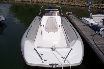 Miete RIB Stealth Katamaran Hydrofoil 6.5 Köln