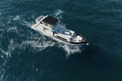 Hire Motor yacht Bruce Roberts 72 Puerto Aventuras