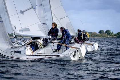 Rental Sailboat J Boats J 22 Veere