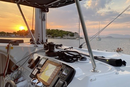 Charter Catamaran Lagoon Lagoon 40 Paros