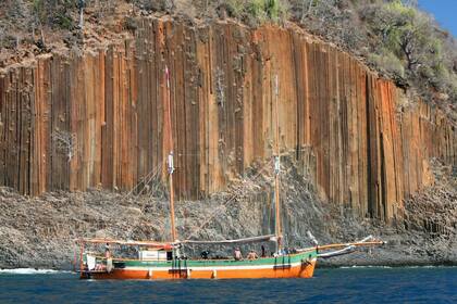Charter Sailboat Chantier particulier , vieux gréement Goélette Morondava