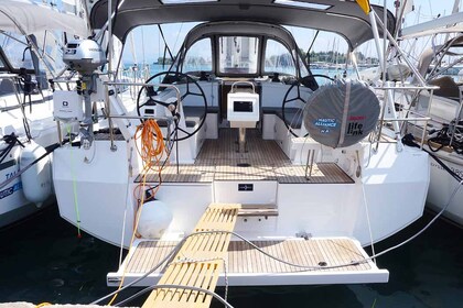 Hire Sailboat Bavaria Yachtbau Bavaria C38 Corfu