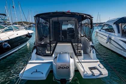 Hire Motorboat Beneteau Antares 8 Pula