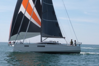 Charter Sailboat Fora Marine Rm 10.70 Saint-Gilles-Croix-de-Vie