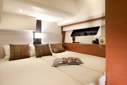 Noleggio Yacht a motore Ferretti Prestige 500 Fly Nettuno